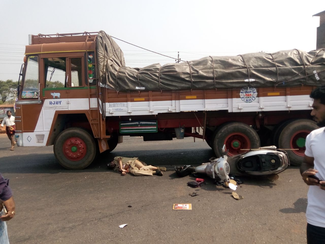 A speeding truck hit two wheeler at Murdeshwar - police constable killed on the spot